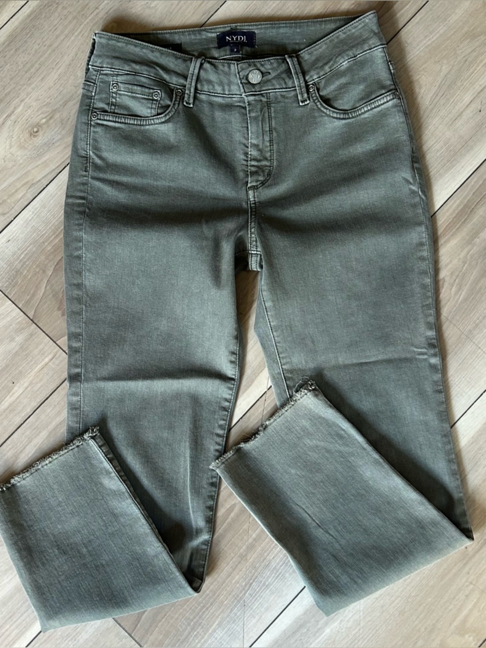 NYDJ Women’s Size 2 ankle lift x tuck technology sage green jean frayed hem Pant